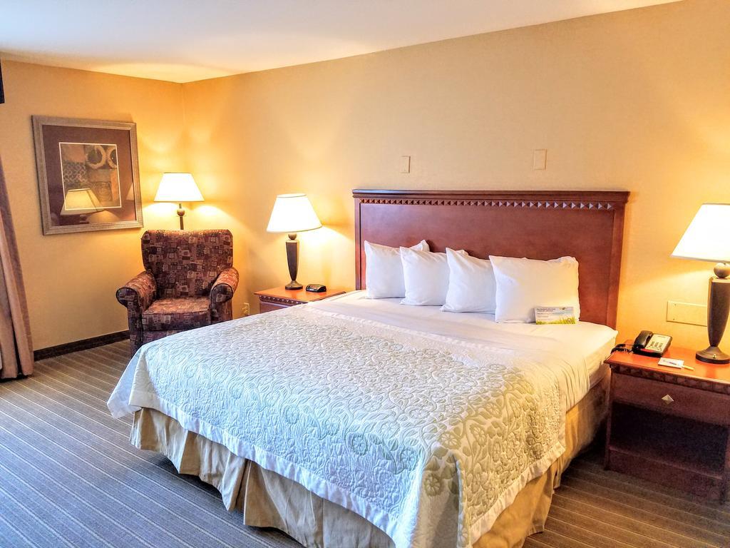 Days Inn By Wyndham Windsor Locks / Bradley Intl Airport Zewnętrze zdjęcie