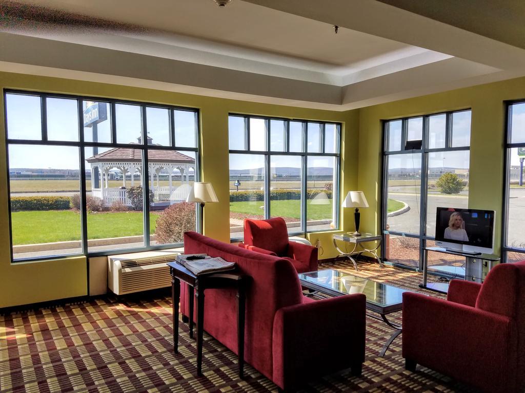 Days Inn By Wyndham Windsor Locks / Bradley Intl Airport Zewnętrze zdjęcie