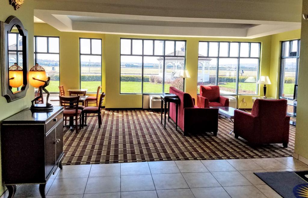 Days Inn By Wyndham Windsor Locks / Bradley Intl Airport Zewnętrze zdjęcie