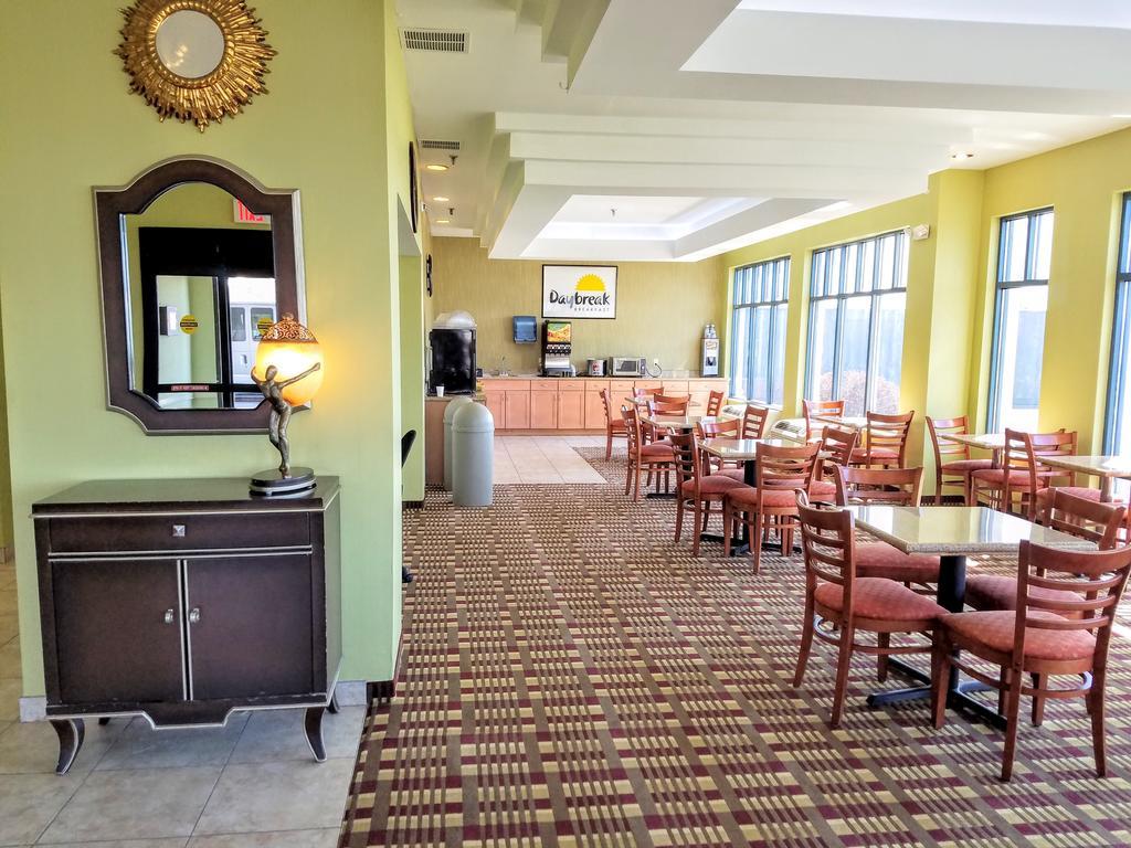 Days Inn By Wyndham Windsor Locks / Bradley Intl Airport Zewnętrze zdjęcie