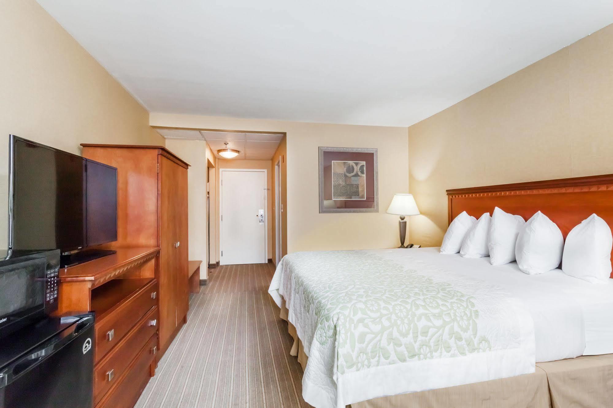 Days Inn By Wyndham Windsor Locks / Bradley Intl Airport Zewnętrze zdjęcie