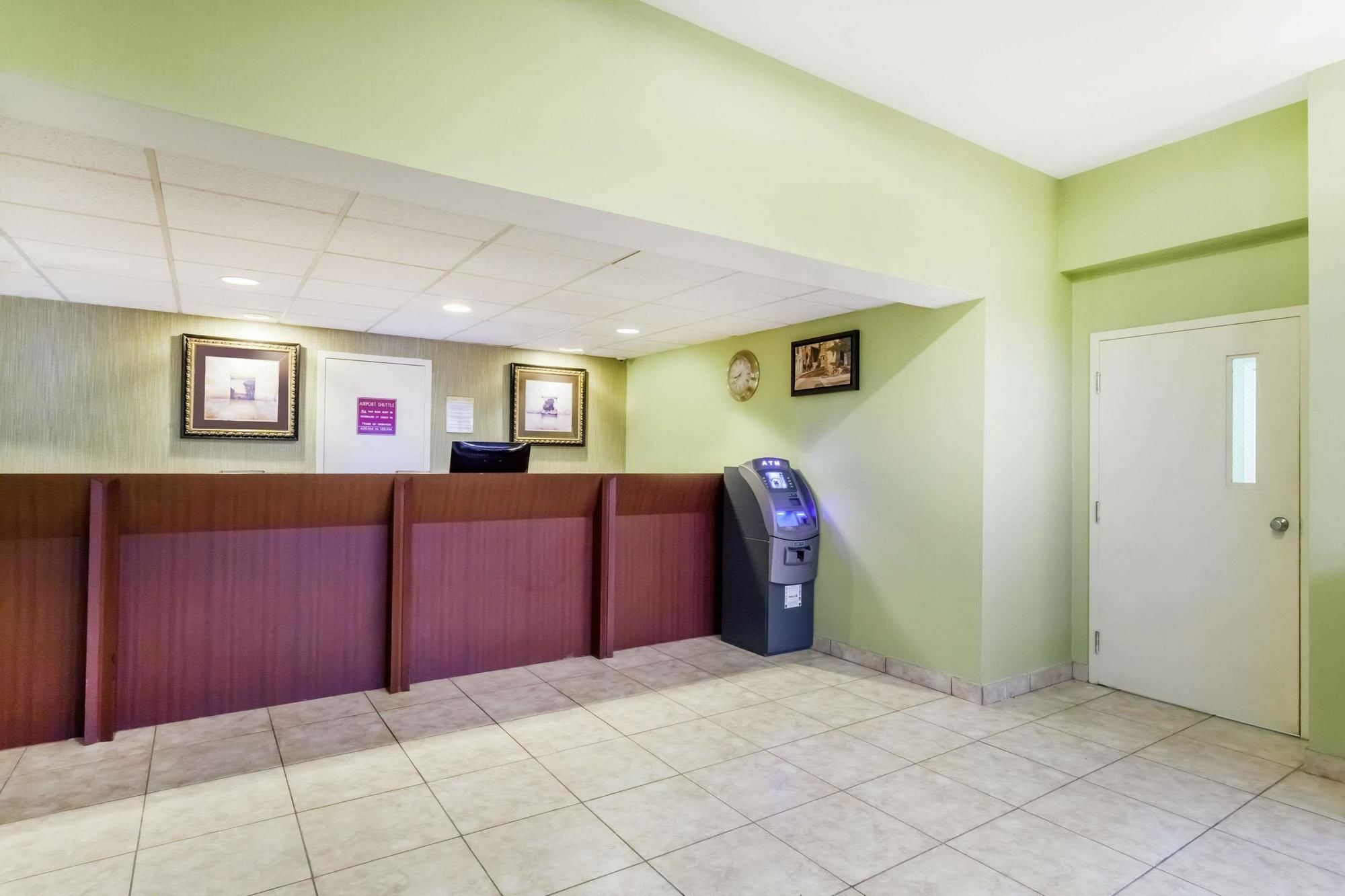 Days Inn By Wyndham Windsor Locks / Bradley Intl Airport Zewnętrze zdjęcie