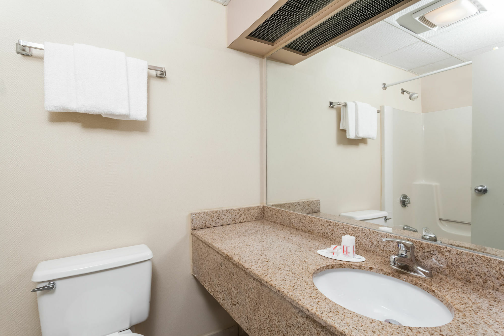 Days Inn By Wyndham Windsor Locks / Bradley Intl Airport Zewnętrze zdjęcie