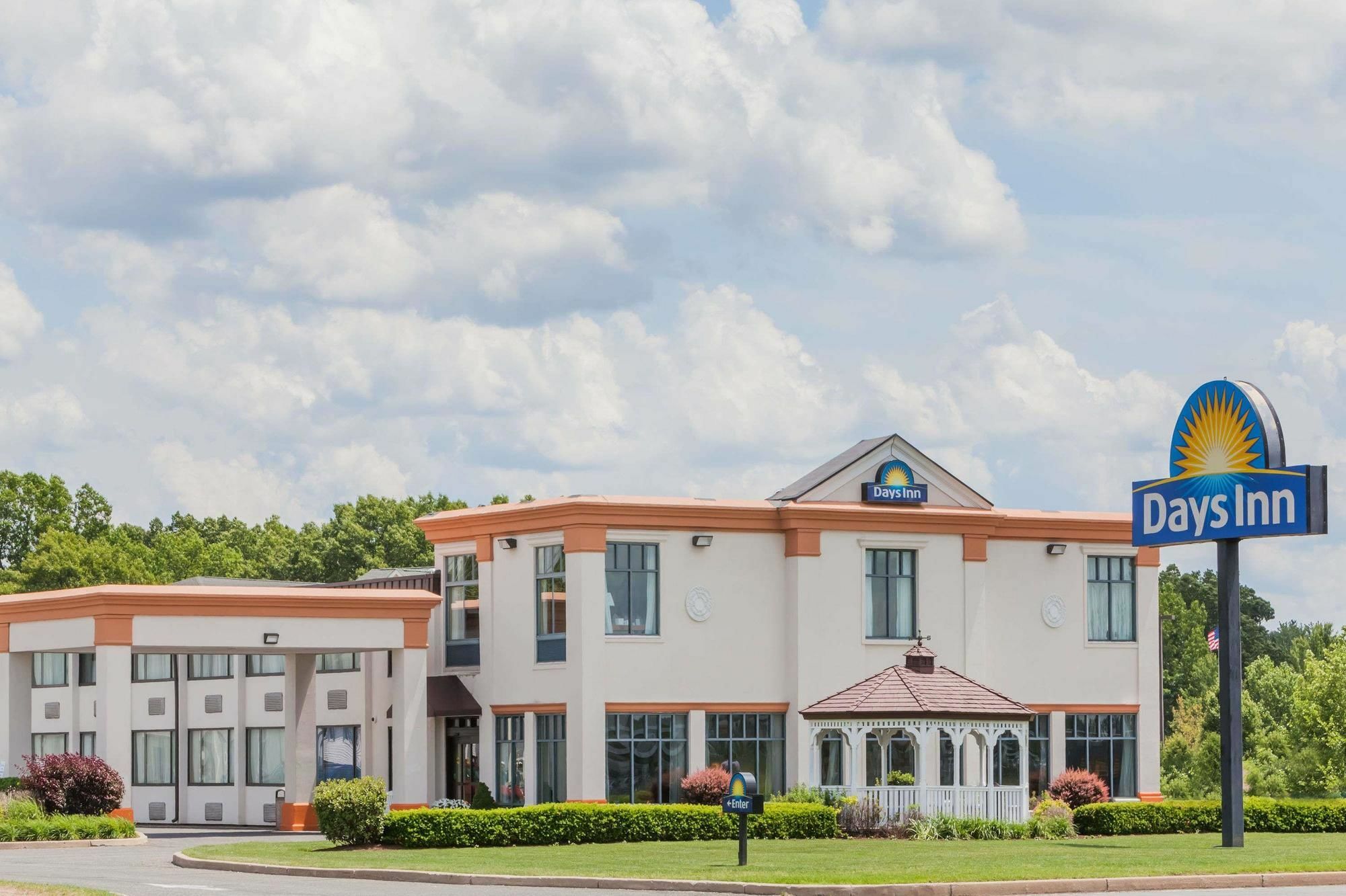 Days Inn By Wyndham Windsor Locks / Bradley Intl Airport Zewnętrze zdjęcie